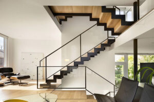 Металлические лестницы в современных домах