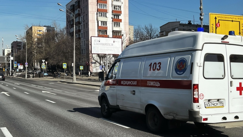 Строительные леса рухнули на западе Москвы, пострадали двое рабочих