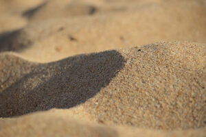 Сеяный песок: ключевые характеристики и применение